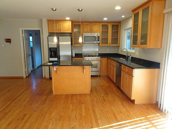 3rd image of 141 Forest Hill Dr