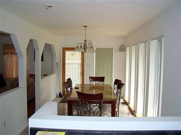 5th image of 24 Lynn Dr
