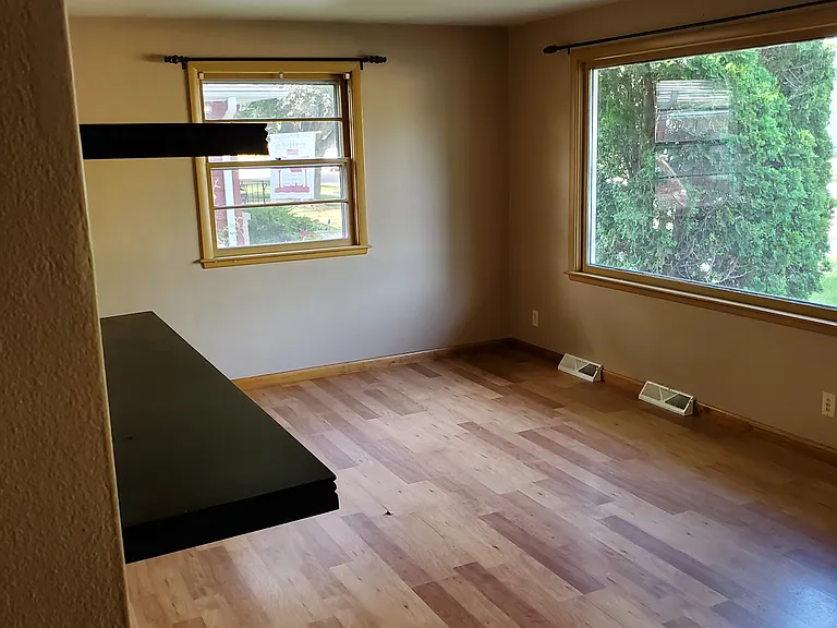 1163 Higgins Ave — Photo 46
