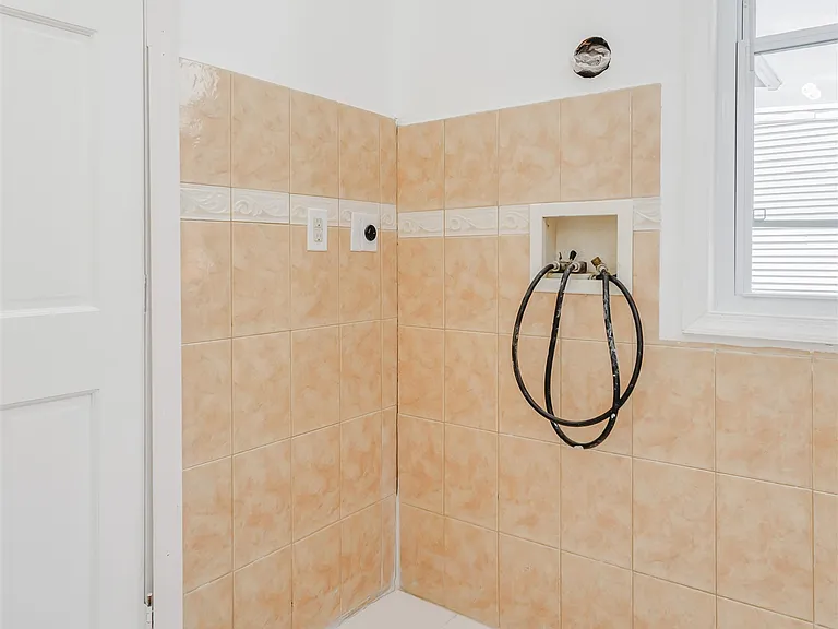 147 Avenue E #3 — Photo 16