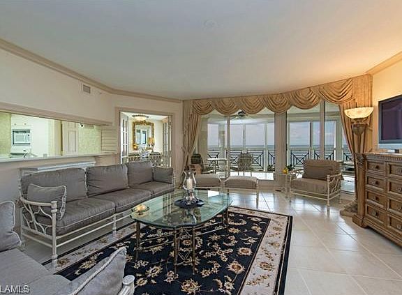3rd image of 4021 Gulf Shore Blvd N APT 802