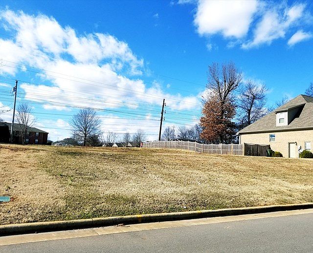2nd image of 132 Wynchase Dr W