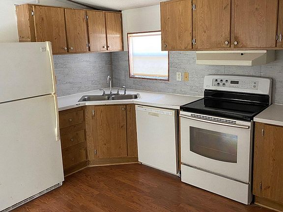 4th image of 125 SW Clint Way