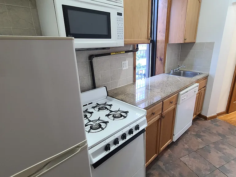 34 Watts St #11 — Photo 3