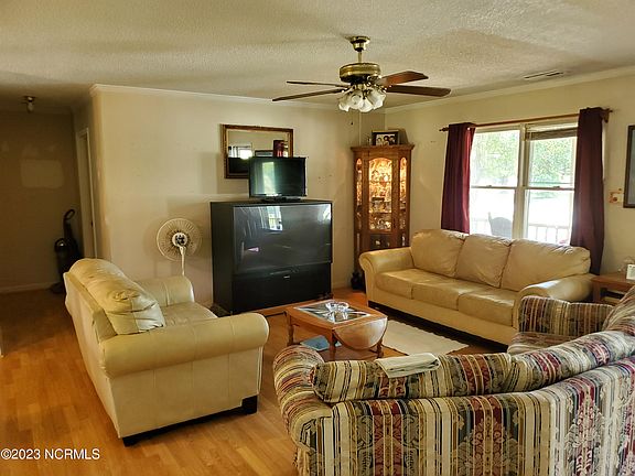3rd image of 9447 Lyn Marie Drive NE