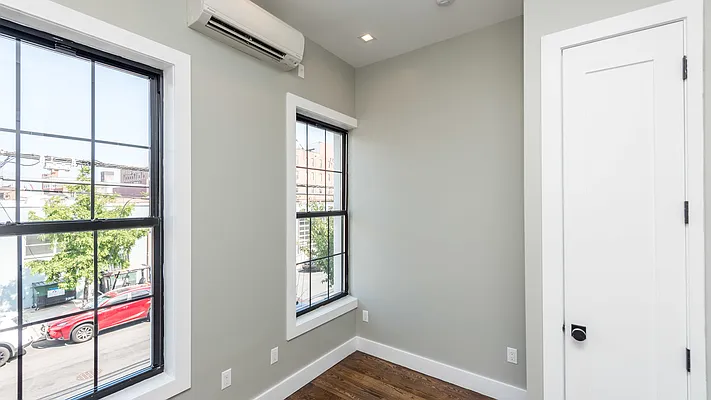 Rented by Nooklyn NYC LLC | media 18