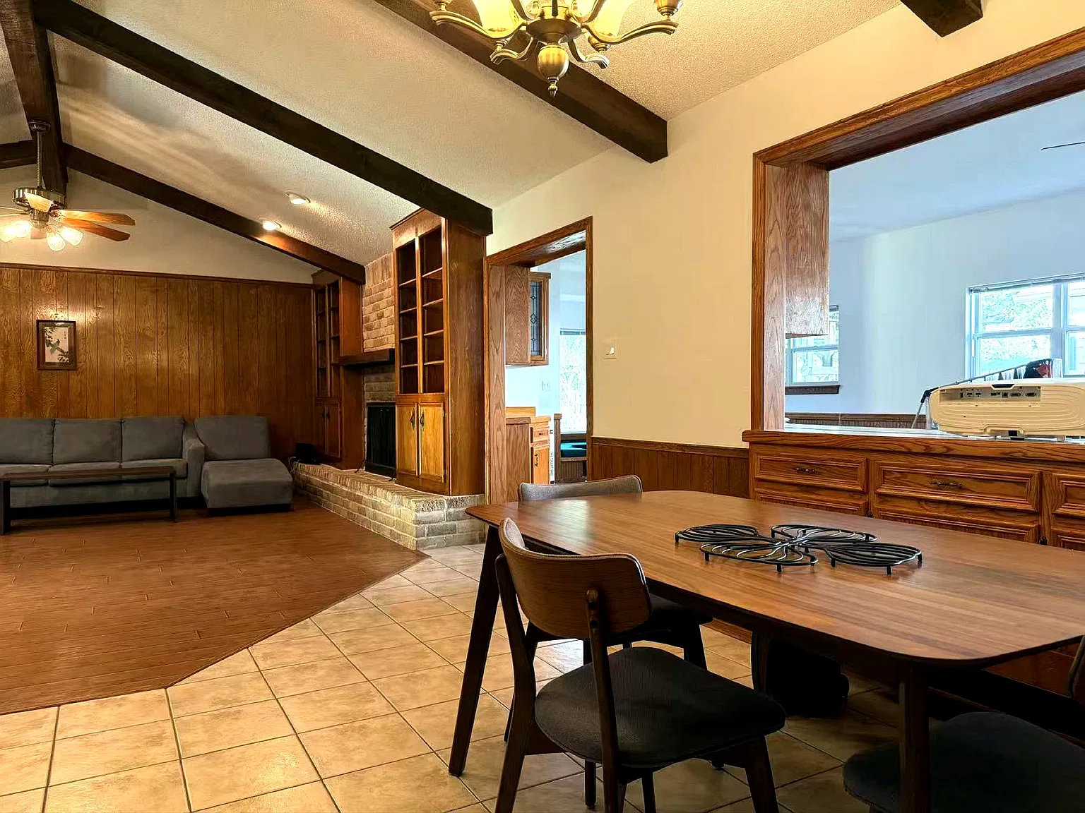 4 bed, 2511 sqft, $2,818 — Photo 4