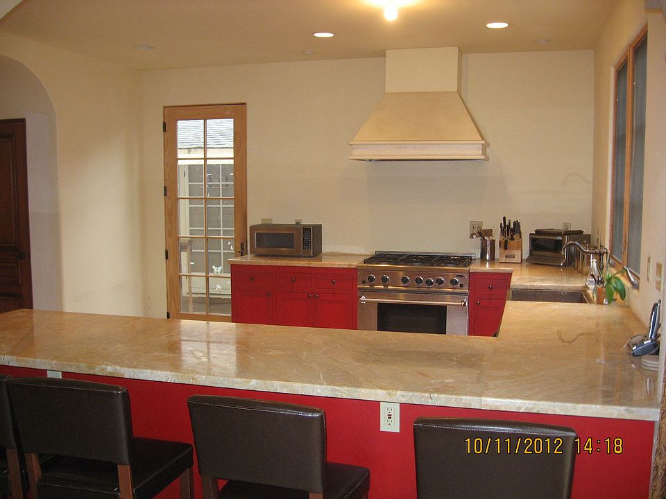2nd image of 1121 1st Ave