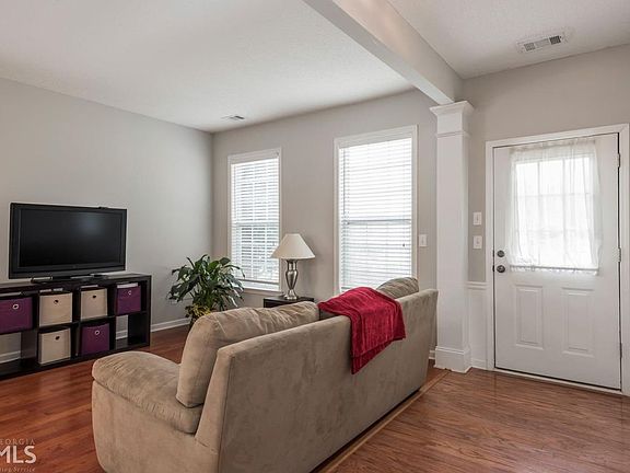 3rd image of 3152 Davenport Park Ln