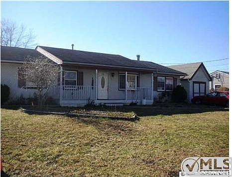 3rd image of 906 W Panama Ct