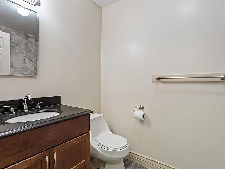 717 N 400 W — Photo 13