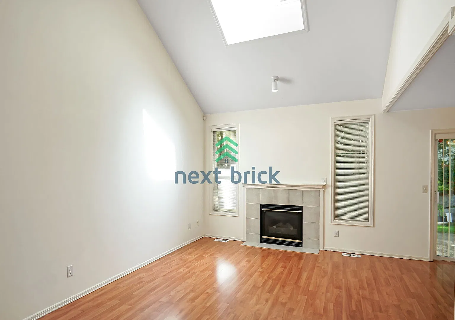 3 Bed 2.5 Bath Townhome for Rent in Kirkland! — Photo 2