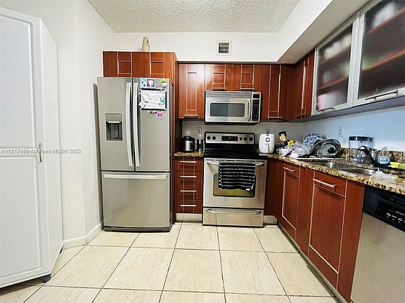 2nd image of 3300 NE 191st St APT 1009