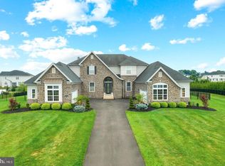 4 Shady Pines Dr, Ivyland, PA 18974