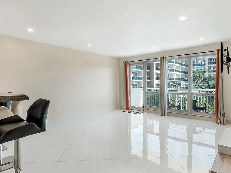 133 N Pompano Beach Blvd #204 — Photo 8