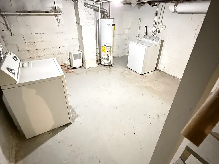 327 Clinton St #327 — Photo 23