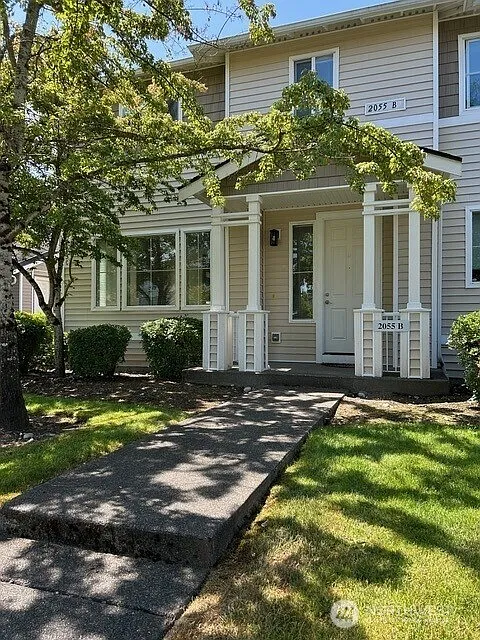 2055 Garry Oaks Avenue #B photo 1