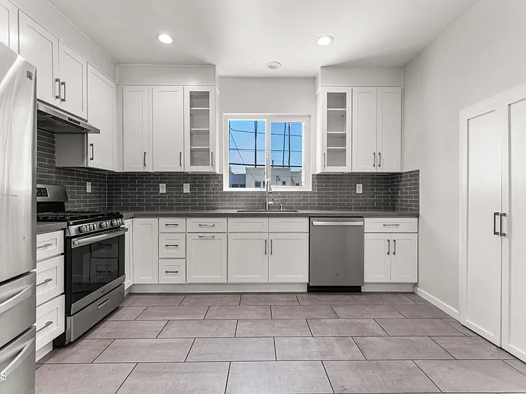 4606 Greenwood Pl — Photo 4