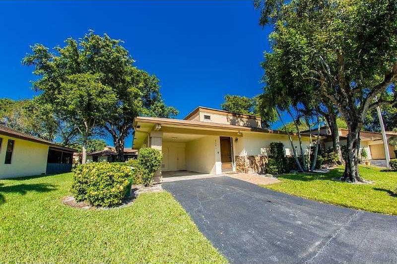 1st image of 8081 Palmetto Palm Cir #52