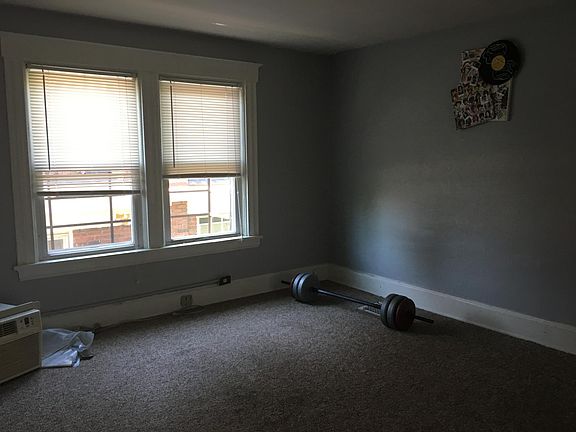 5th image of 458 Lloyd Pl APT 3