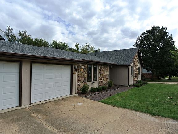 3rd image of 2144 Sunset Dr