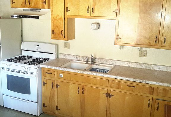 2nd image of 305 Pine Ln