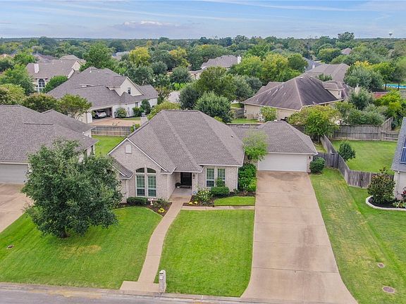 2nd image of 818 Plum Hollow Dr