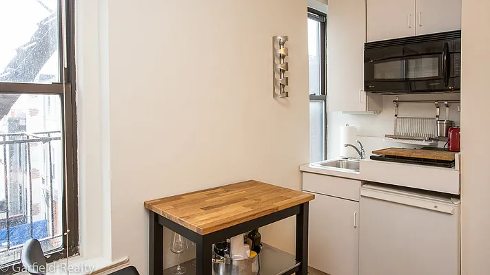 Sold by Garfield Realty  | media 6