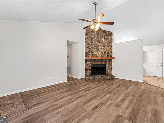 5th image of 270 Belmont Trl