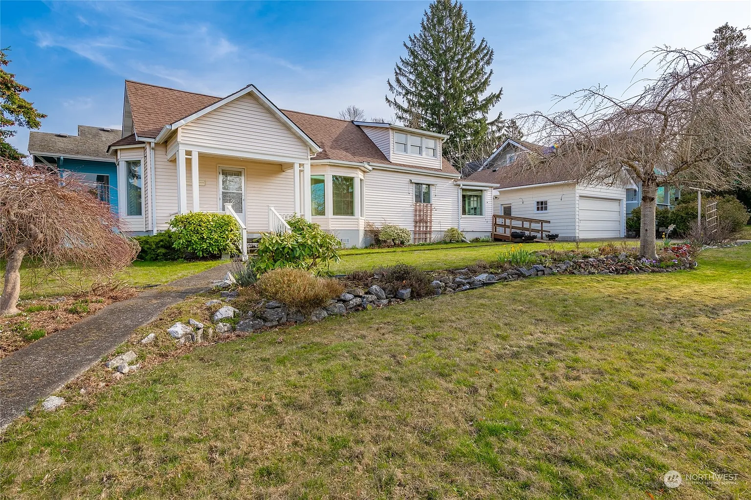 1102 E Maple Street photo 1