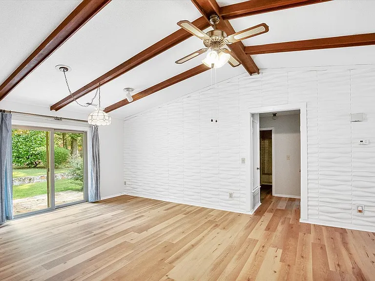 1607 Burnley Dr — Photo 13