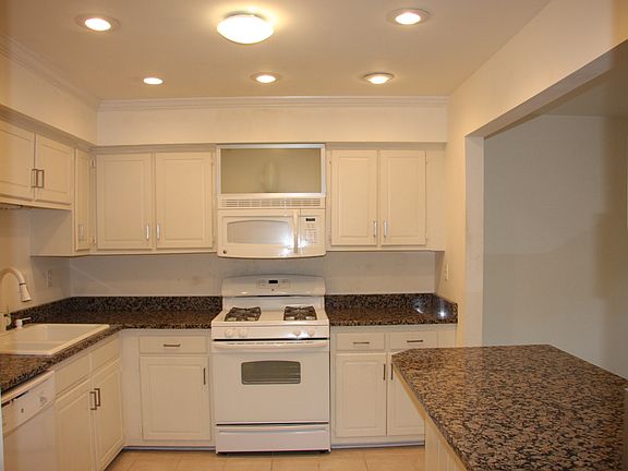 4th image of 6102 Newington Dr