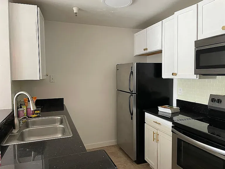 6400 Christie Ave — Photo 11