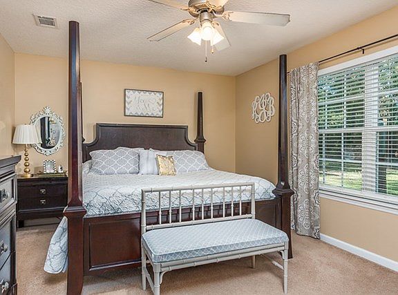5th image of 110 Sugar Plum Ln