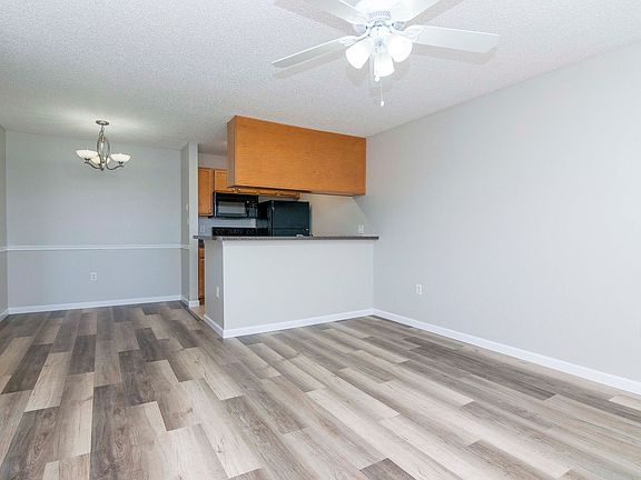 4th image of 220 Lake Parsons Grn Unit 207