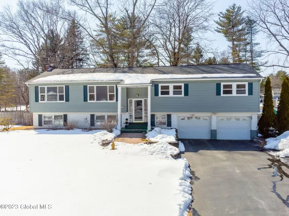 6 Southwood Drive, Ballston Lake, NY 12019