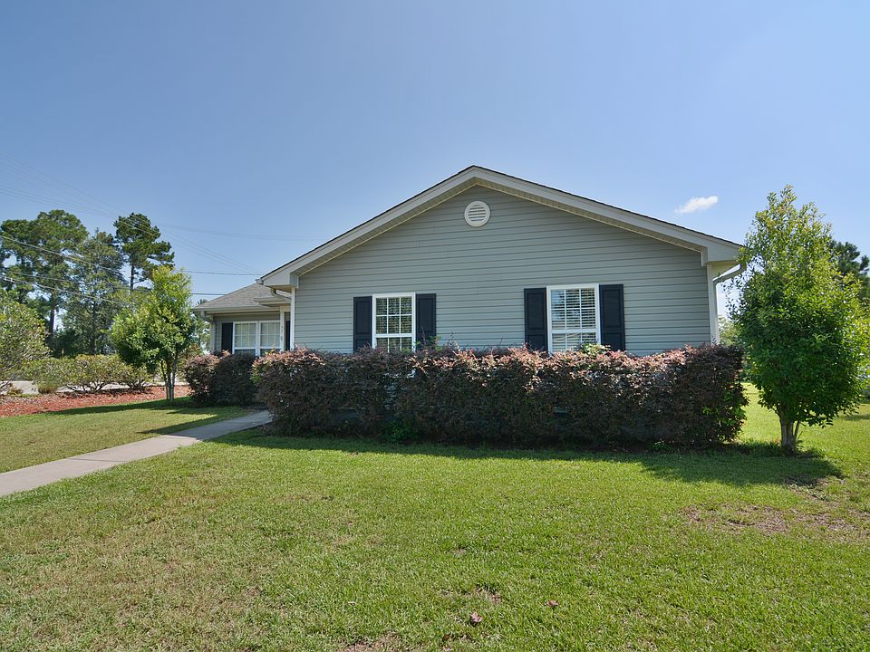 4bd/2ba Corner Lot
