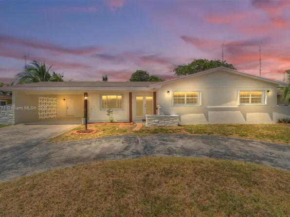 851 NW 203rd St, Miami Gardens, FL 33169
