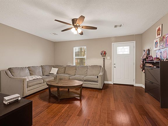 4th image of 4529 Perry St