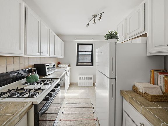5th image of 85 Livingston St APT 5D