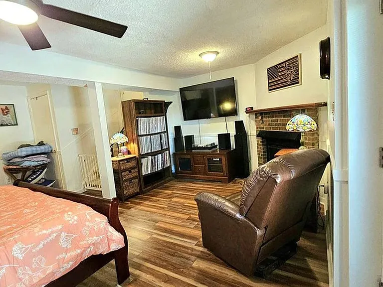 15110 Catalpa Ct — Photo 24