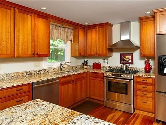 5th image of 64 Highland Ave