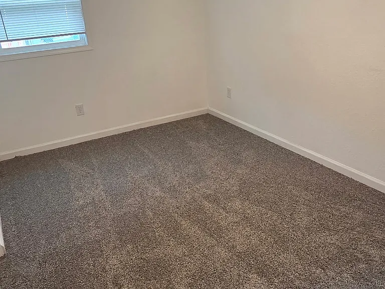 713 Nixon Dr — Photo 8