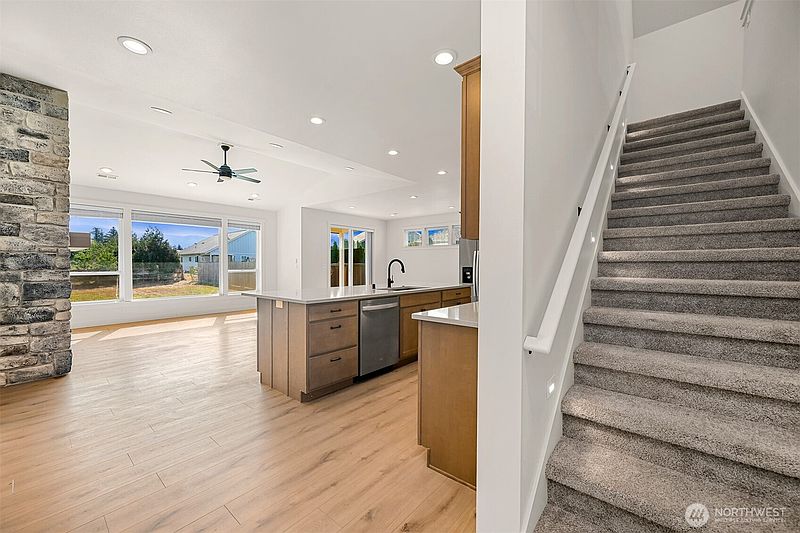 4th image of 1112 Night Hawk Way