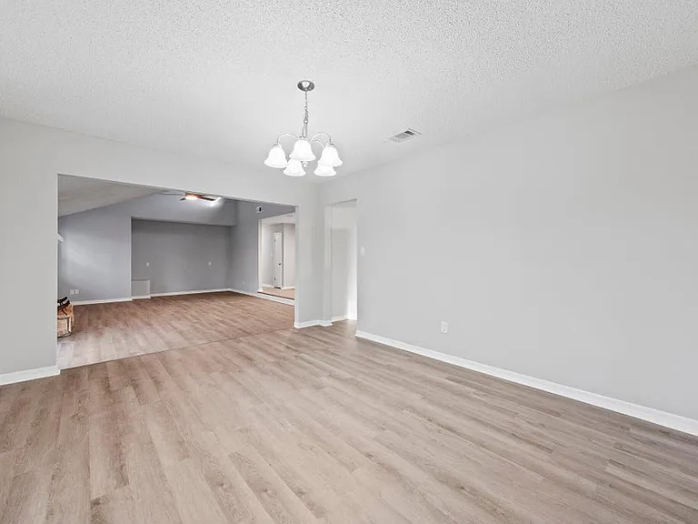 723 Prestwick Dr — Photo 9