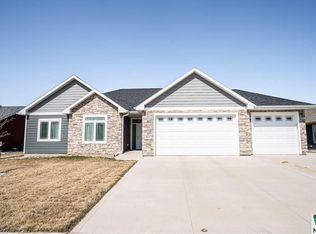 857 Pga Dr, Le Mars, IA 51031