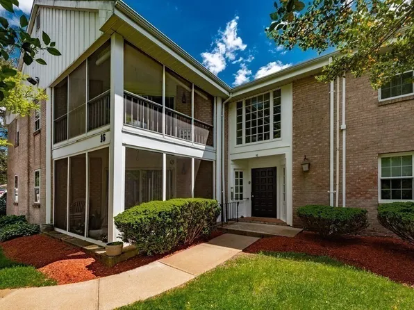 16 Jessica Dr APT E, Stoughton, MA 02072