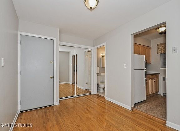 2nd image of 4621 N Paulina St #101