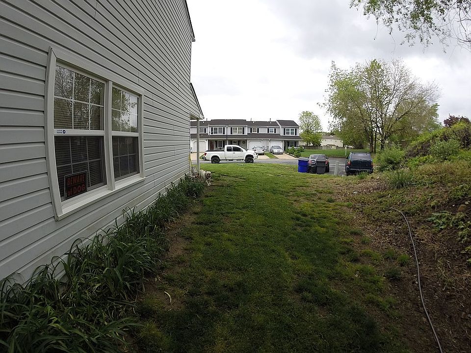 2nd image of 33 Stephanie Dr