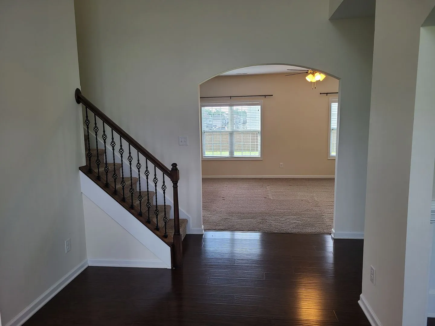 Beautiful 4 bedroom, 3.5 bath unfurnished home in Nautical Reach community — Photo 2